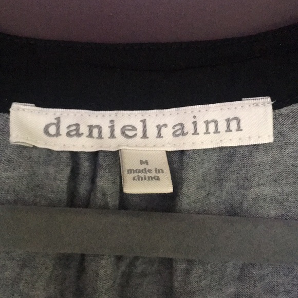 Daniel Rainn Deep V Top - Picture 4 of 4